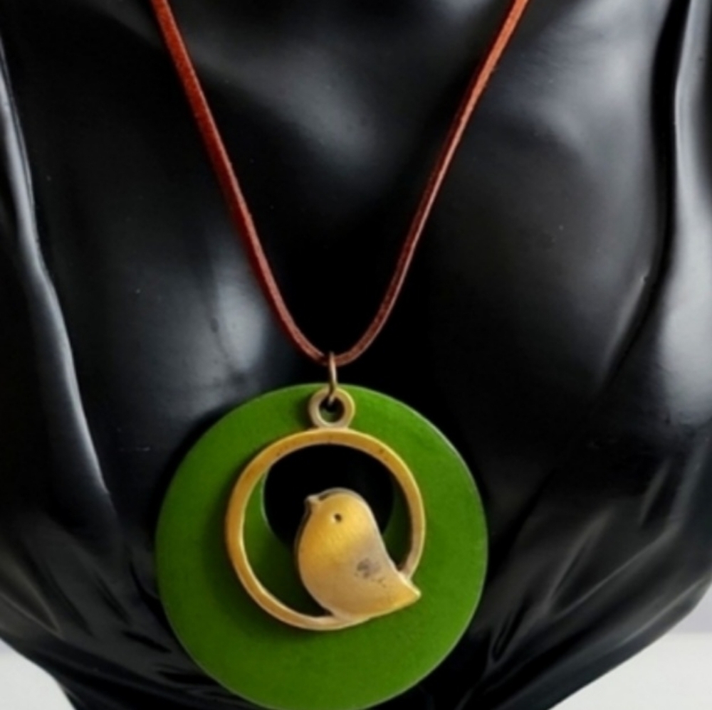Antique Gold Finish Perky Singing Bird Perfect for Fall Wardrobe. NP